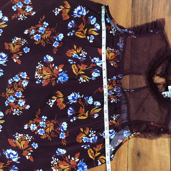 MAKE ME AN OFER! Flower and lace sleeveless blouse - Picture 7 of 7